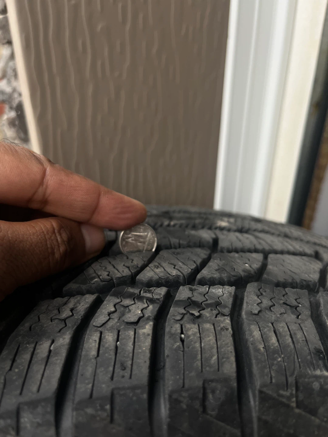 Motomaster Winter Edge Tire 225/60R17 - photo 4