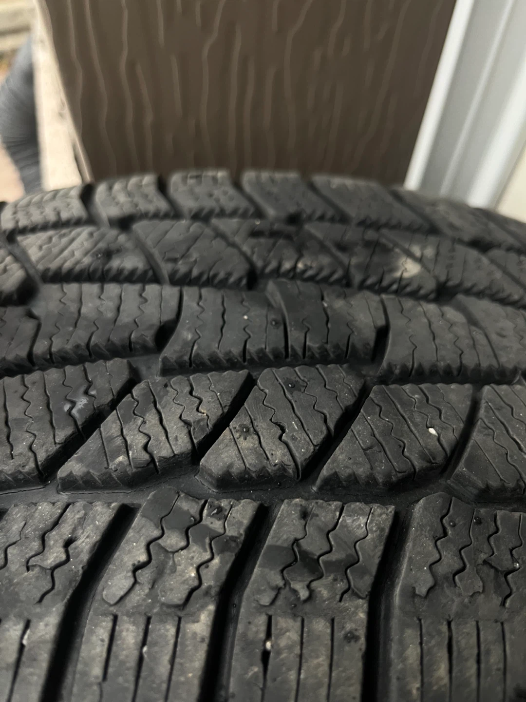 Motomaster Winter Edge Tire 225/60R17 - photo 3