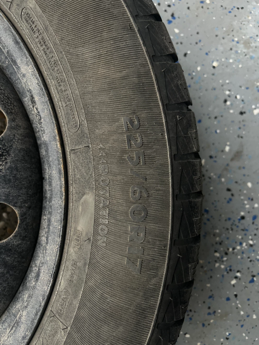 Motomaster Winter Edge Tire 225/60R17 - photo 2