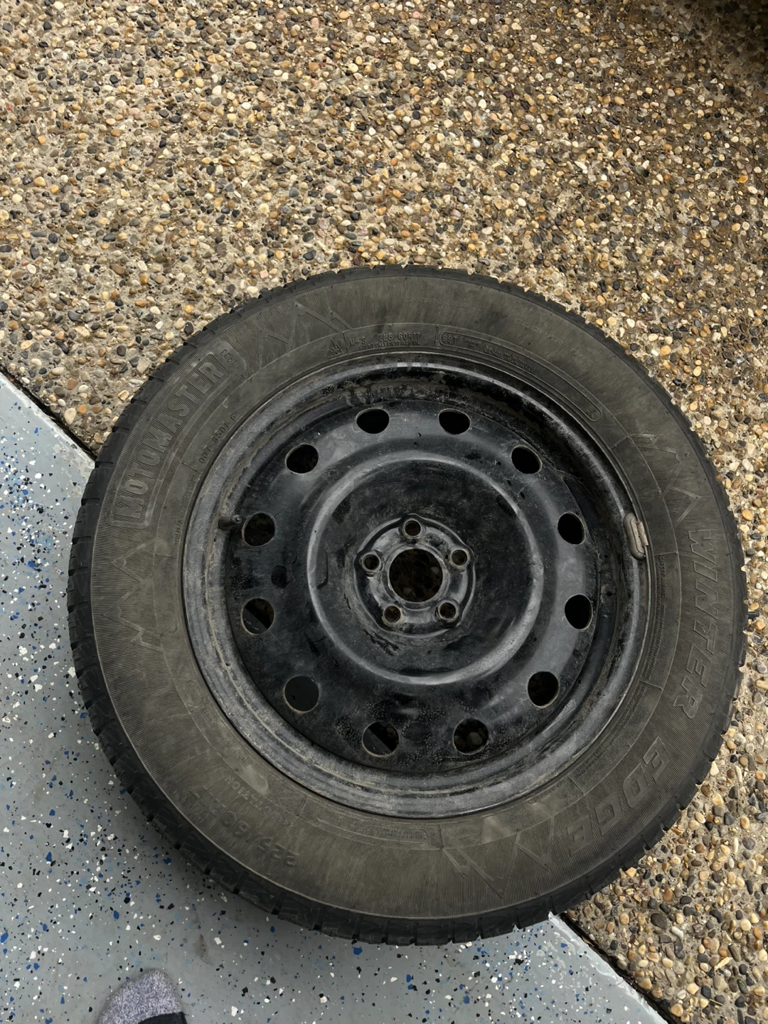 Motomaster Winter Edge Tire 225/60R17