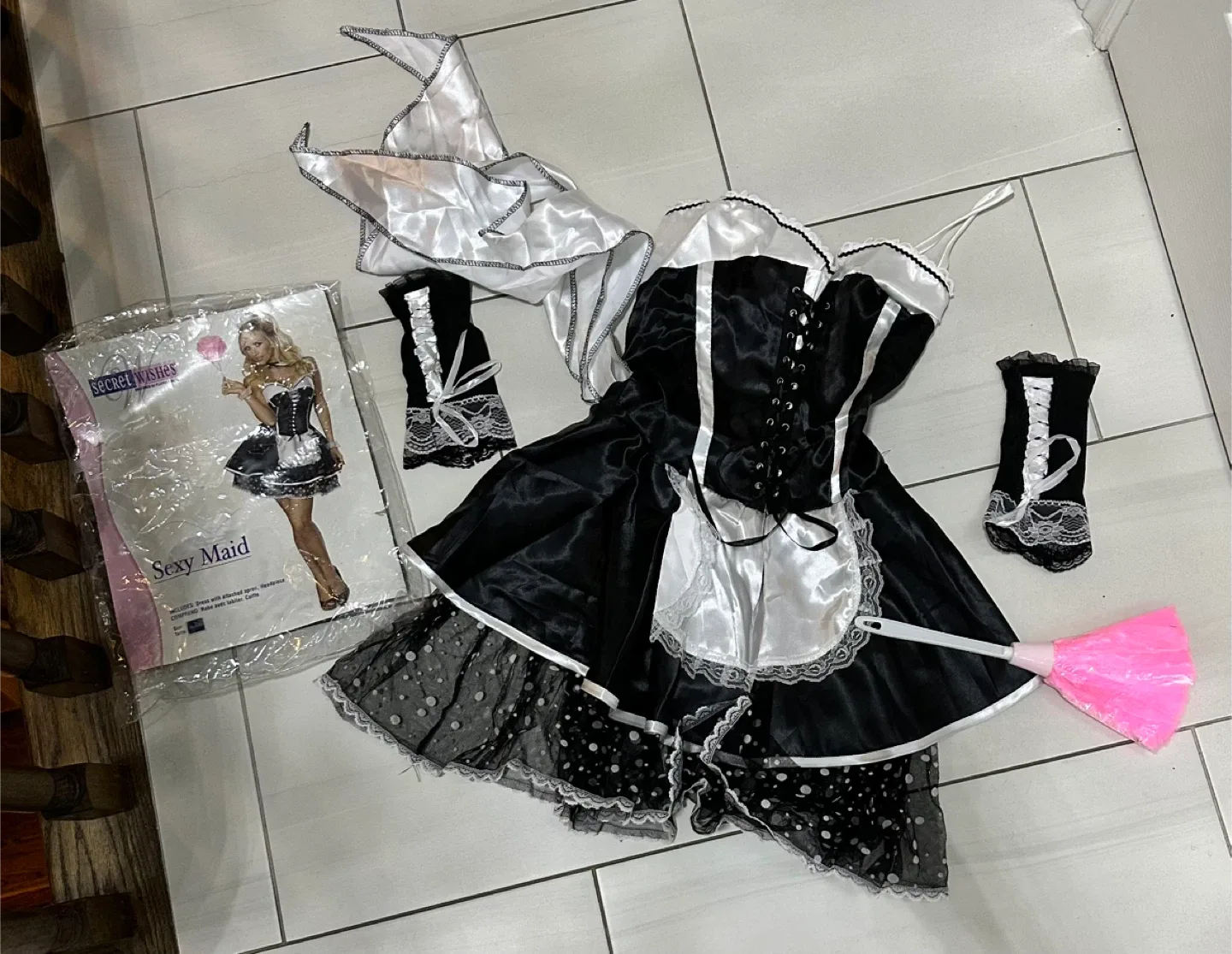 Secret Wishes Sexy Maid Costume - SMALL image indicator(2)