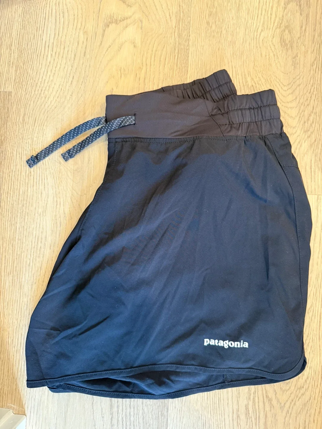 Babaton Knit Top, Patagonia Shorts, Lululemon Jacket image indicator(3)