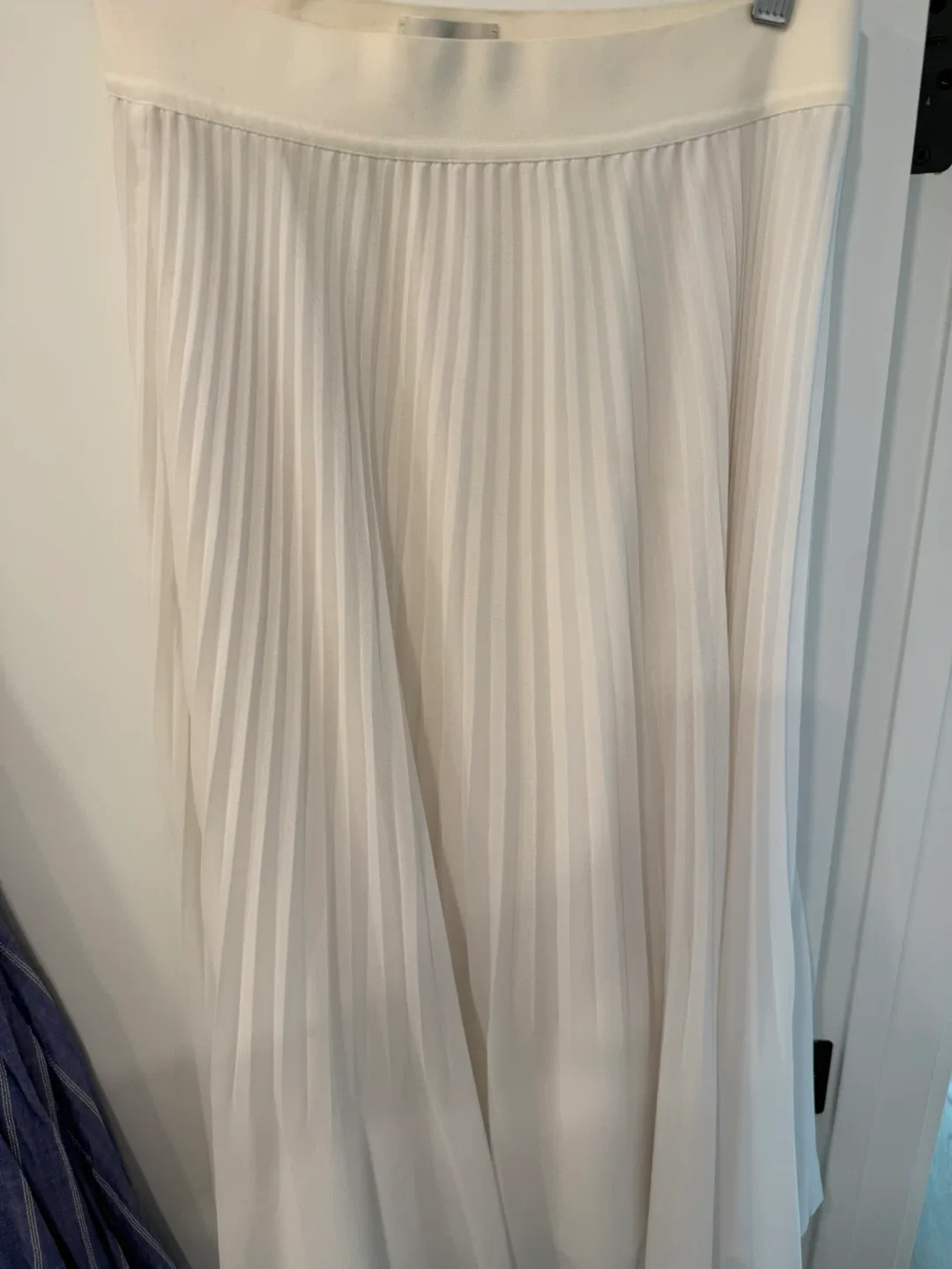 Babaton Knit Top, Patagonia Shorts, Lululemon Jacket image indicator(8)