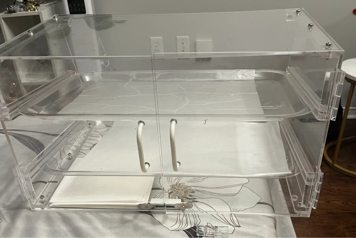 Acrylic Display Case image indicator(2)