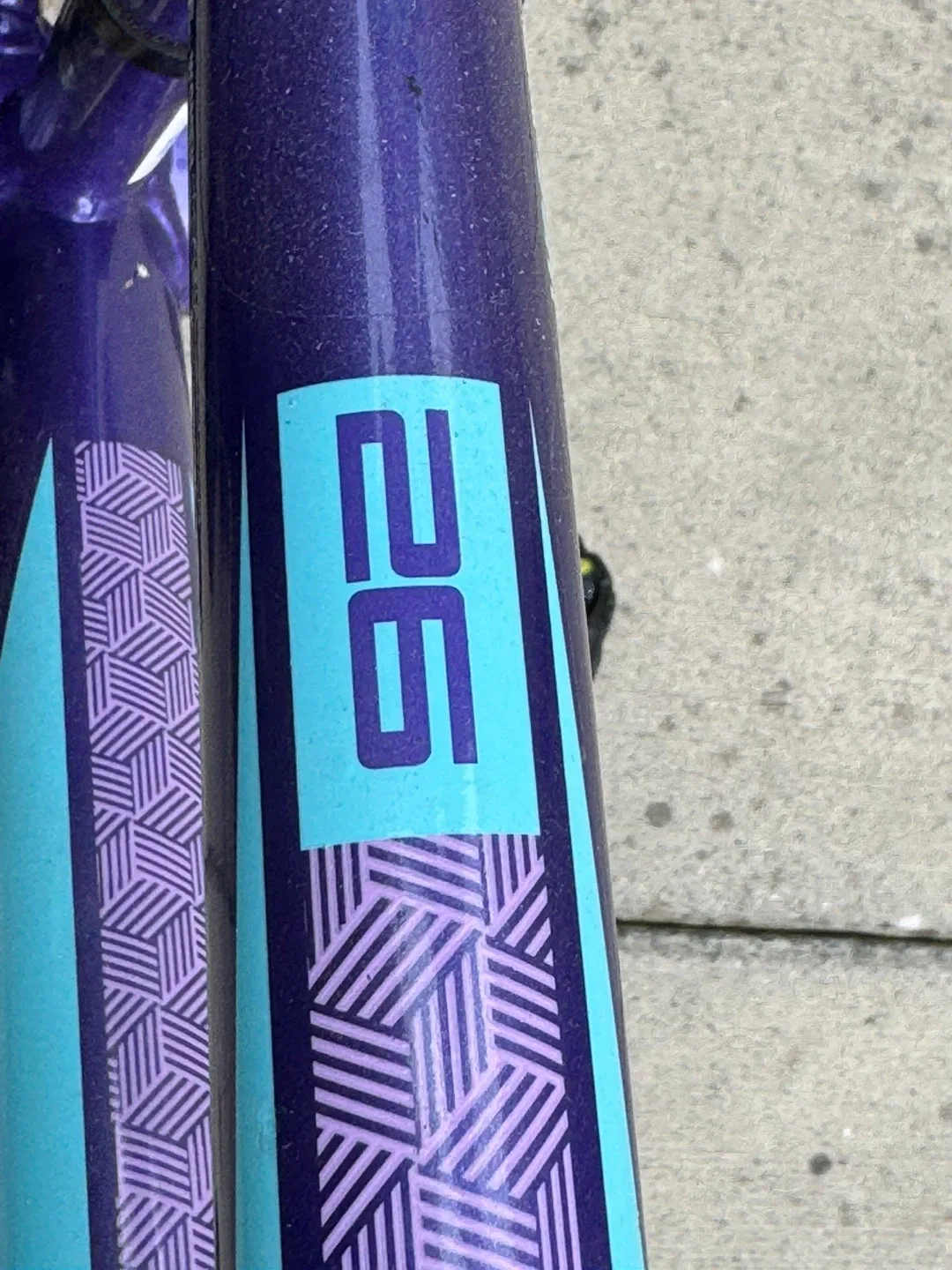 MoveLo Algonquin 26" Purple Bike image indicator(3)