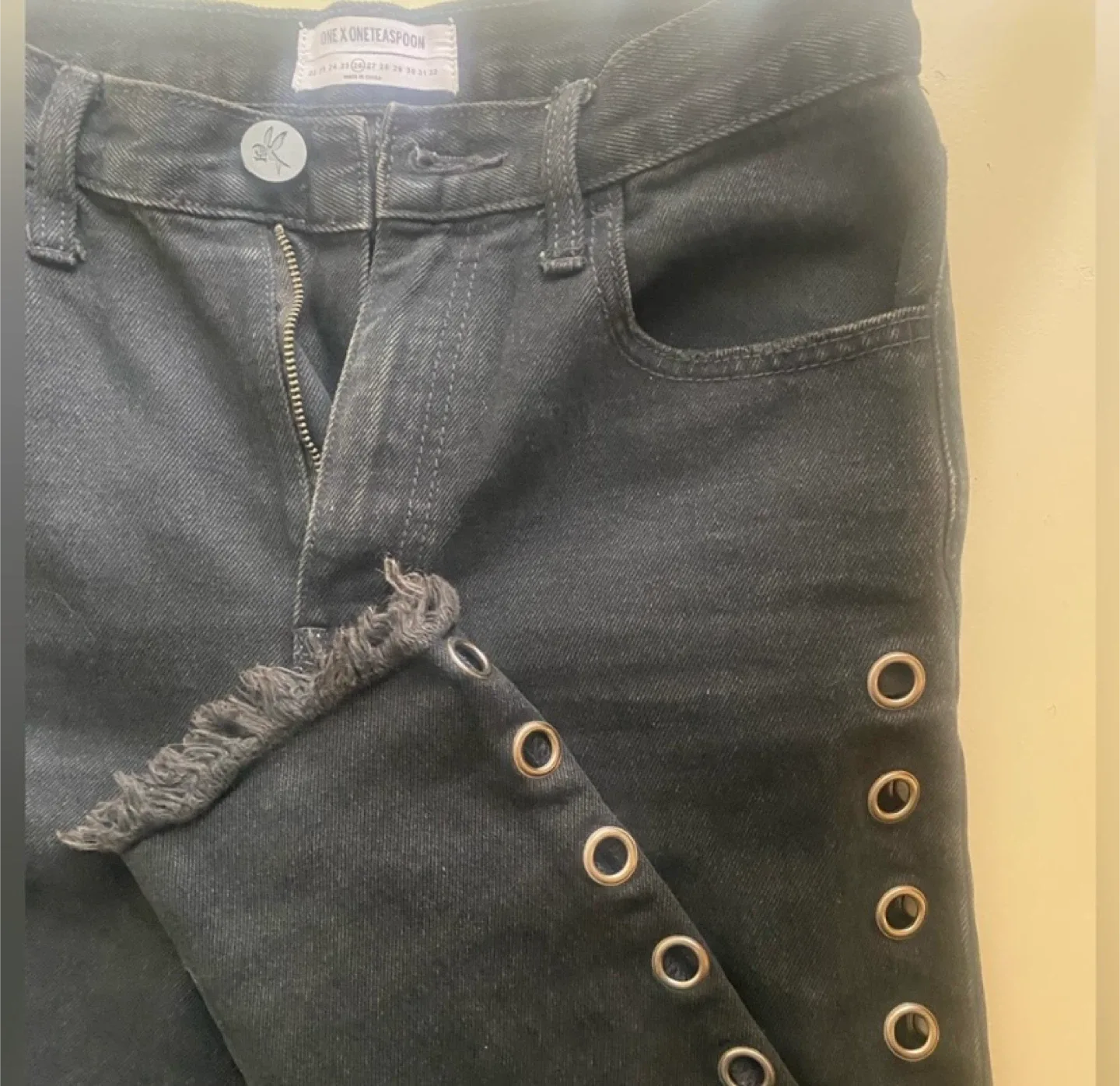 One Teaspoon Black Jeans Size 26 image indicator(4)