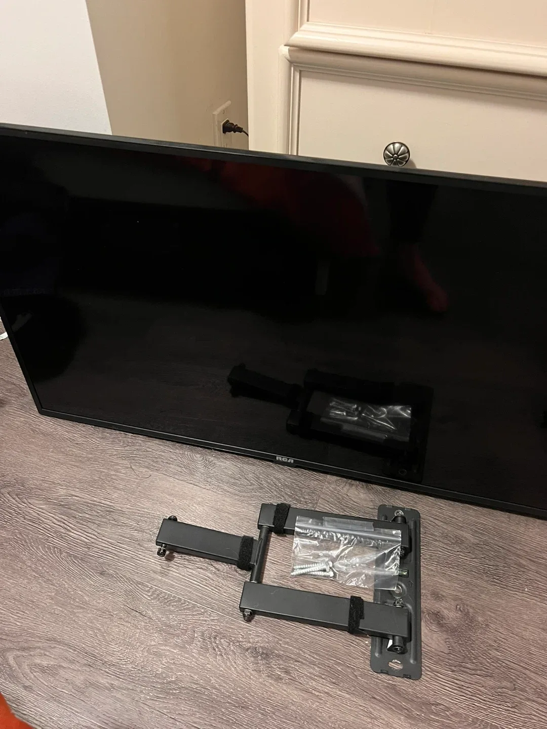 RCA Roku Smart TV 37 inch WITH Wall Mount image indicator(4)