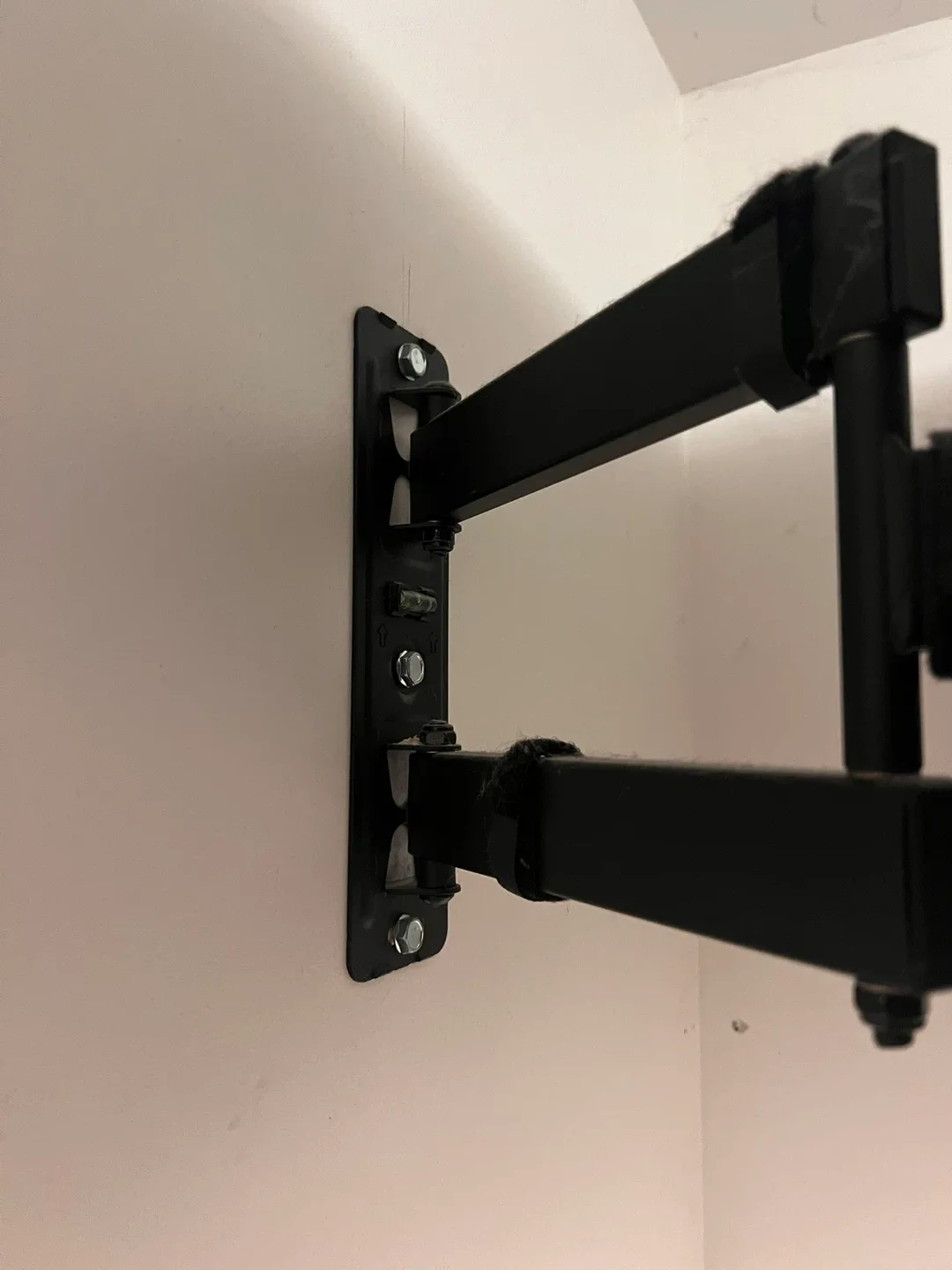 RCA Roku Smart TV 37 inch WITH Wall Mount image indicator(3)