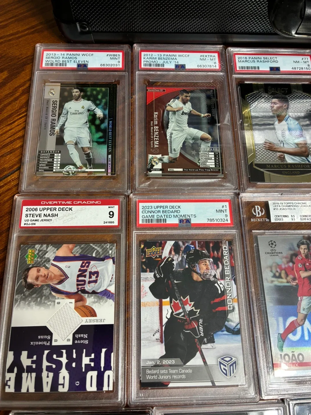 Graded Sports & Soccer Trading Cards image indicator(2)