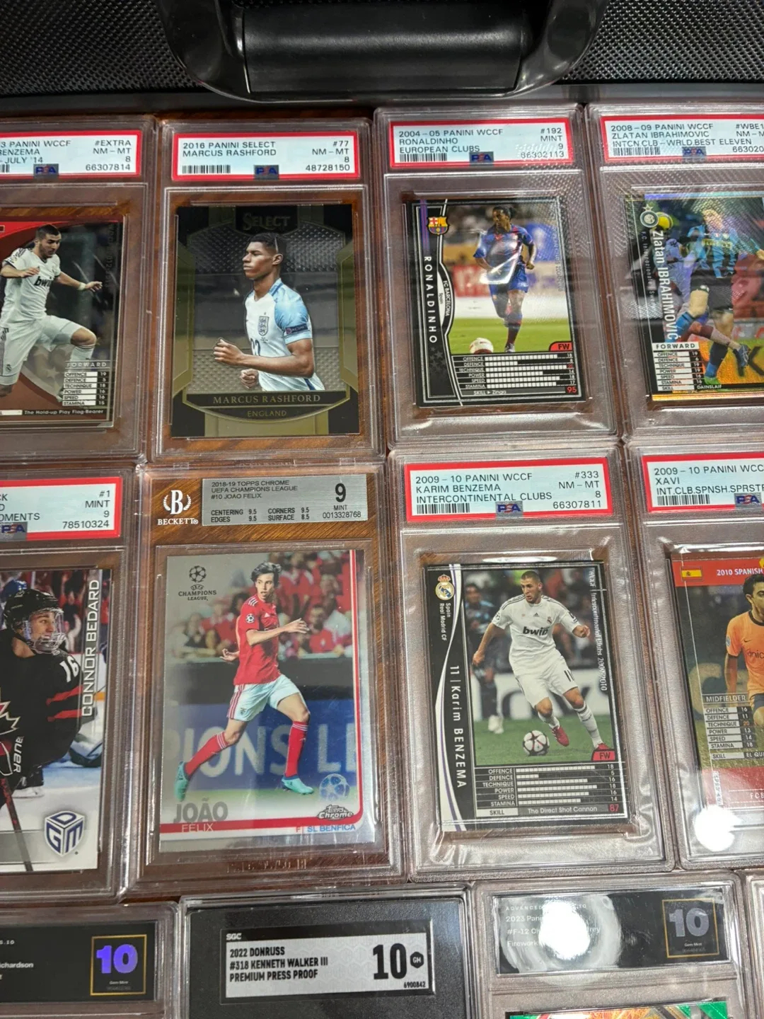 Graded Sports & Soccer Trading Cards image indicator(3)
