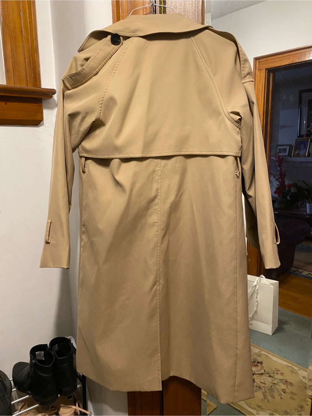 Classic beige trench coat - photo 4