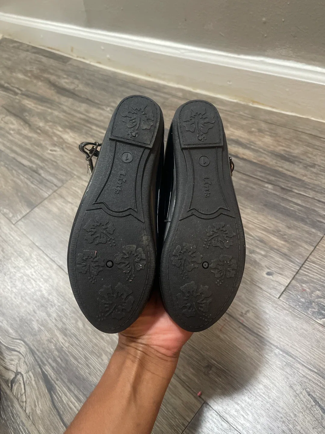 Link Black Patent Leather Girls Shoes - Size 1 image indicator(3)