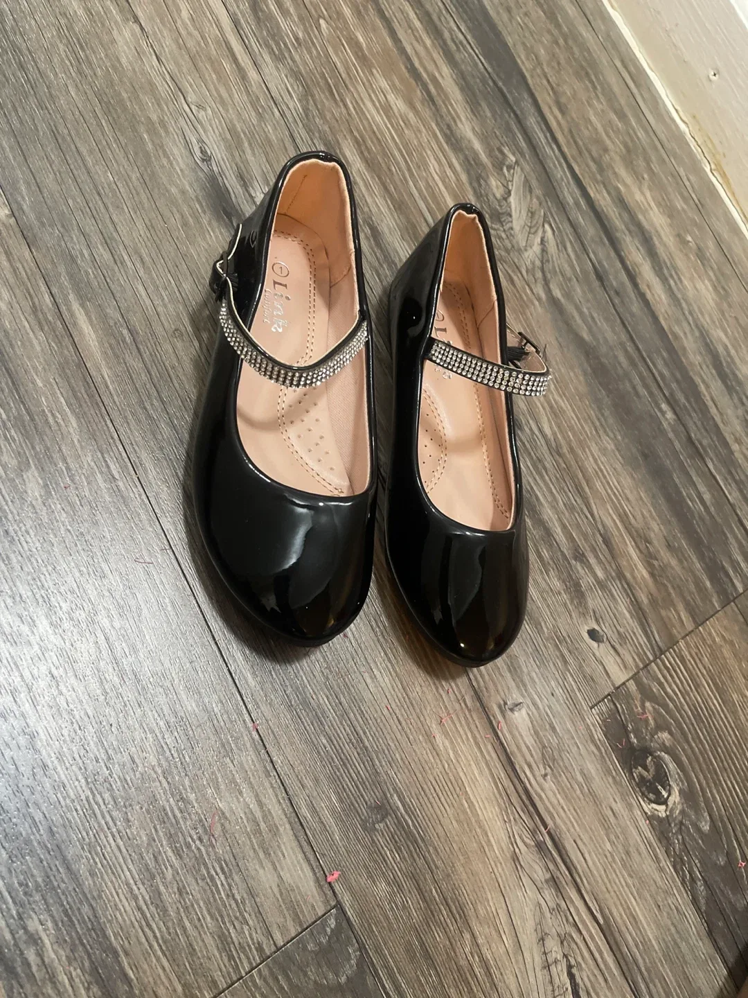 Link Black Patent Leather Girls Shoes - Size 1 image indicator(2)