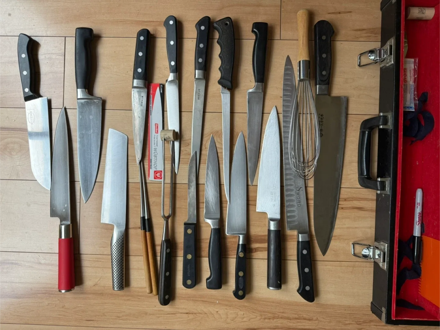 Professional Knife Kit with Case image indicator(4)