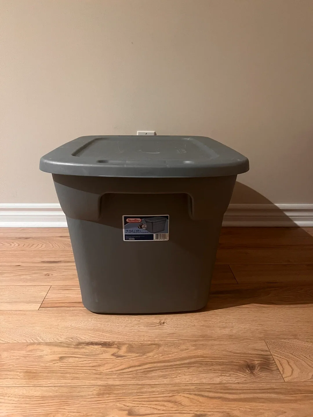 Sterilite 18 Gal/68 L Storage Box thumbnail