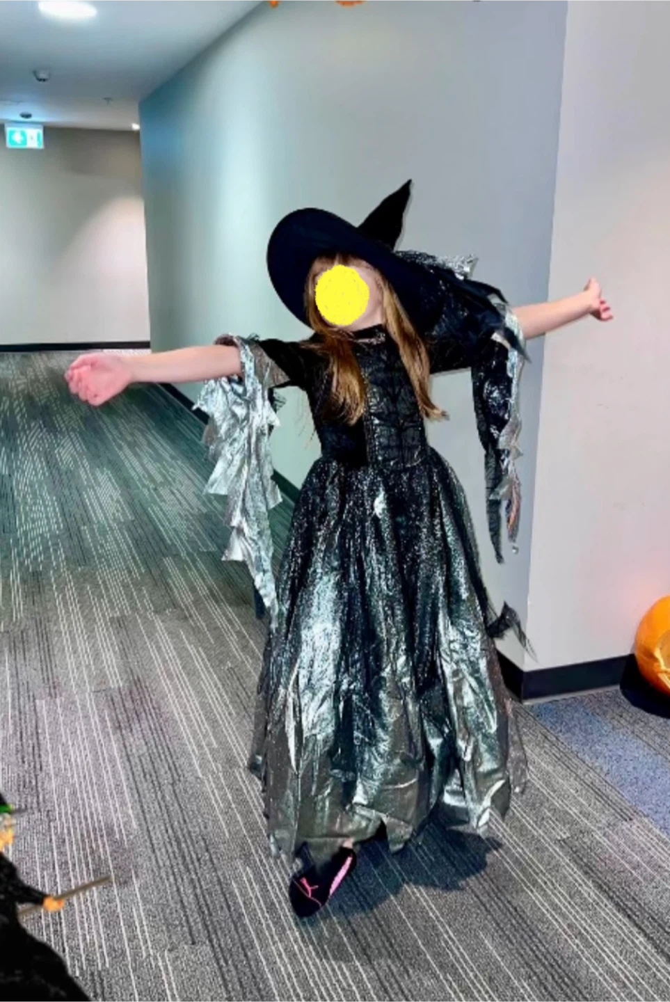 Spirit Halloween Gothic Witch Costume - Child Medium (8-10) - photo 3