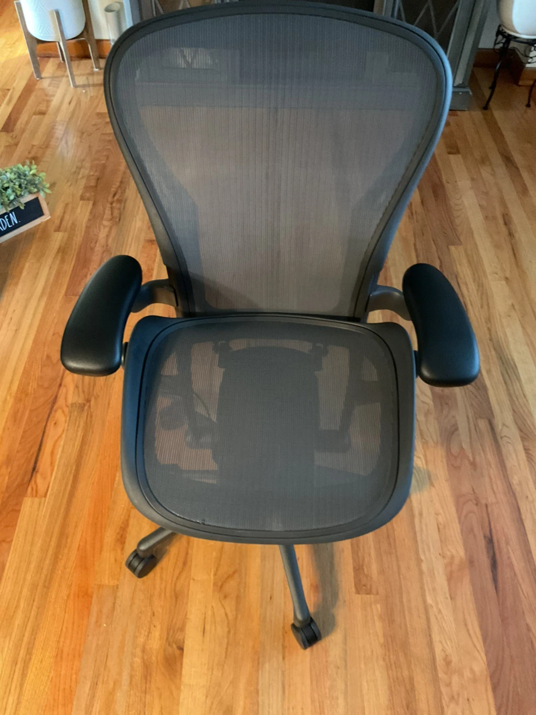 HERMAN MILLER REMASTERED AERON CHAIR SIZE C