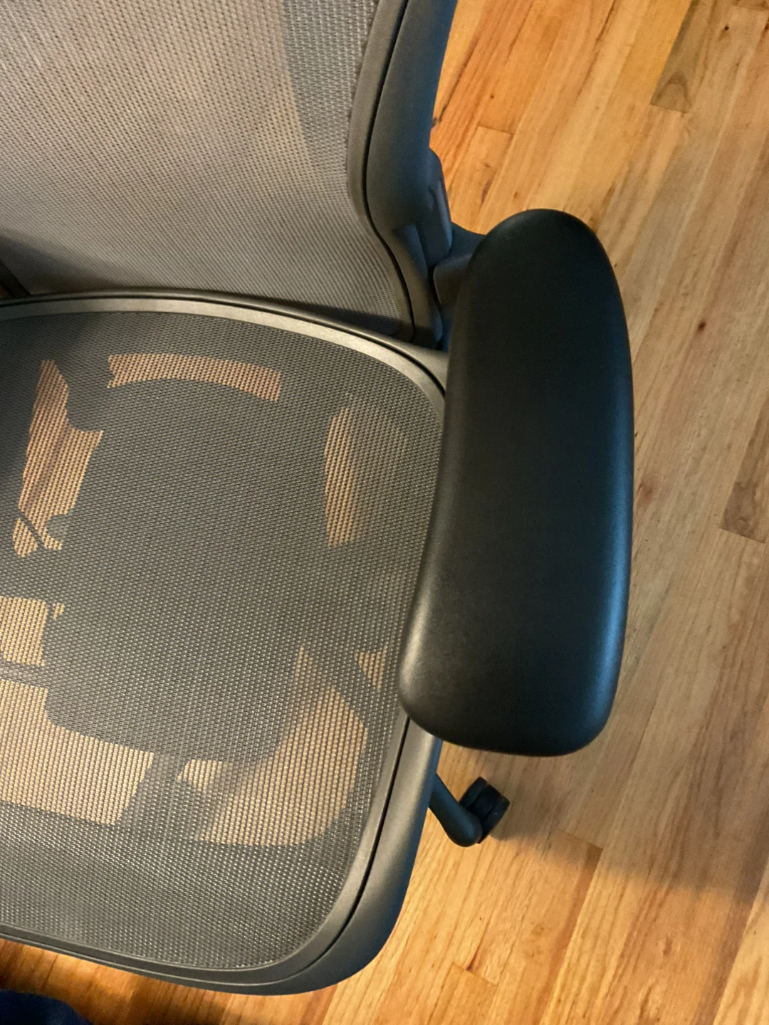 HERMAN MILLER REMASTERED AERON CHAIR SIZE C - photo 2
