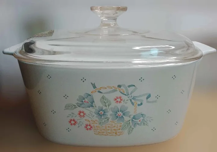 Vintage Corningware Casserole Dish with Glass Lid thumbnail