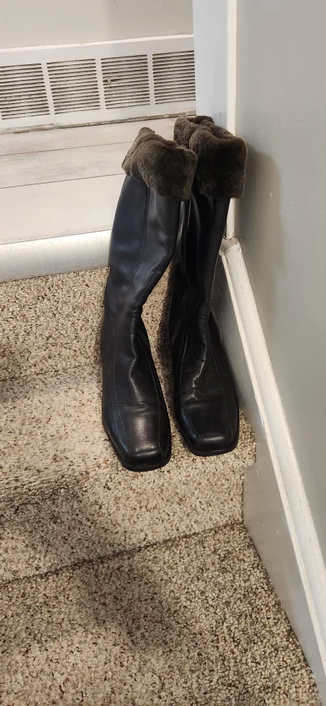 Studio B Blondo Black Leather Boots - Size 9.5 image indicator(2)