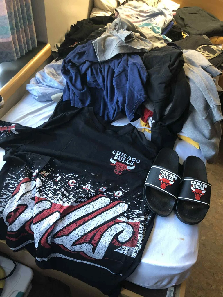 Chicago Bulls T-shirt & Slides thumbnail