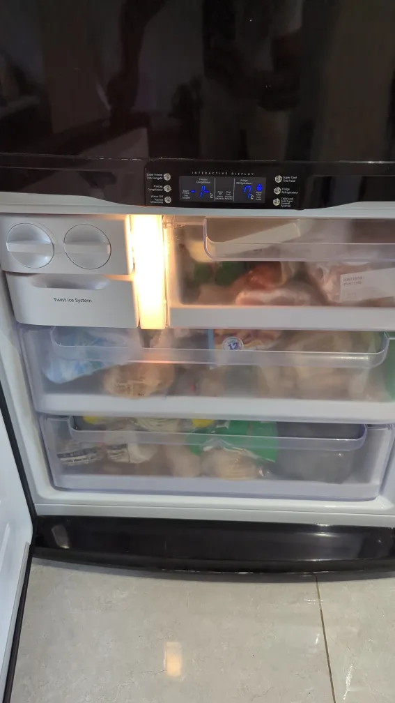 Samsung Black Bottom Freezer Fridge image indicator(3)