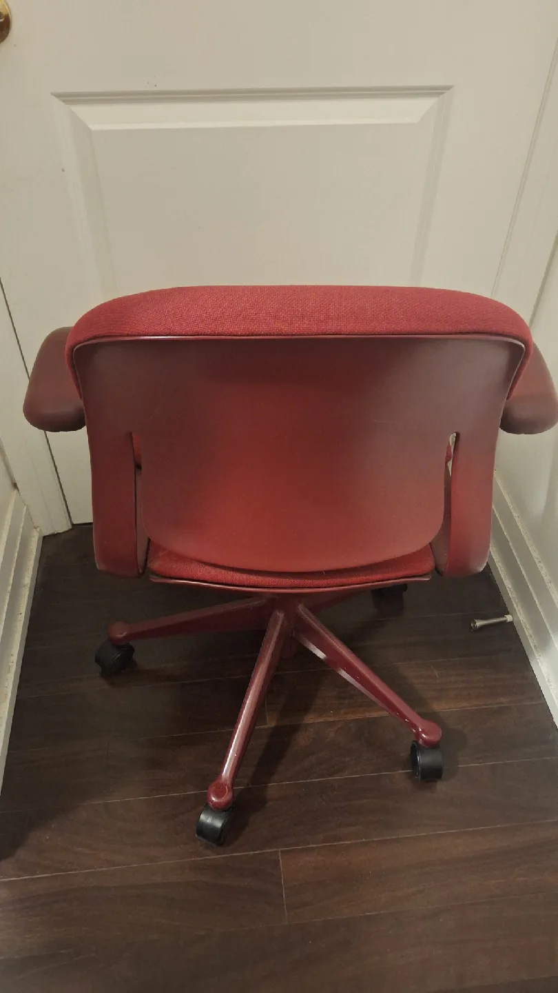 Red Office Chair image indicator(3)