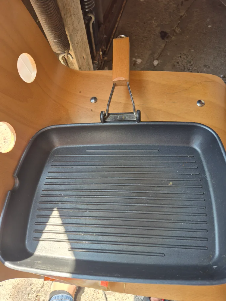 Grill Pan with Wooden Handle thumbnail