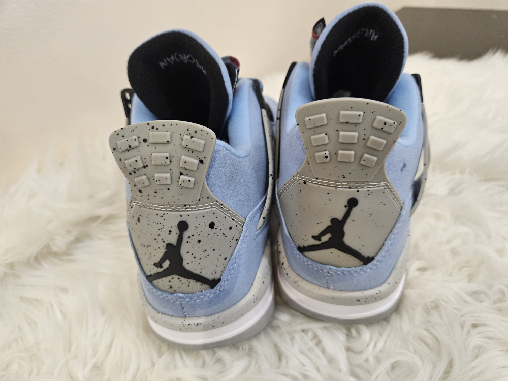 Jordan 4s UNC - photo 2