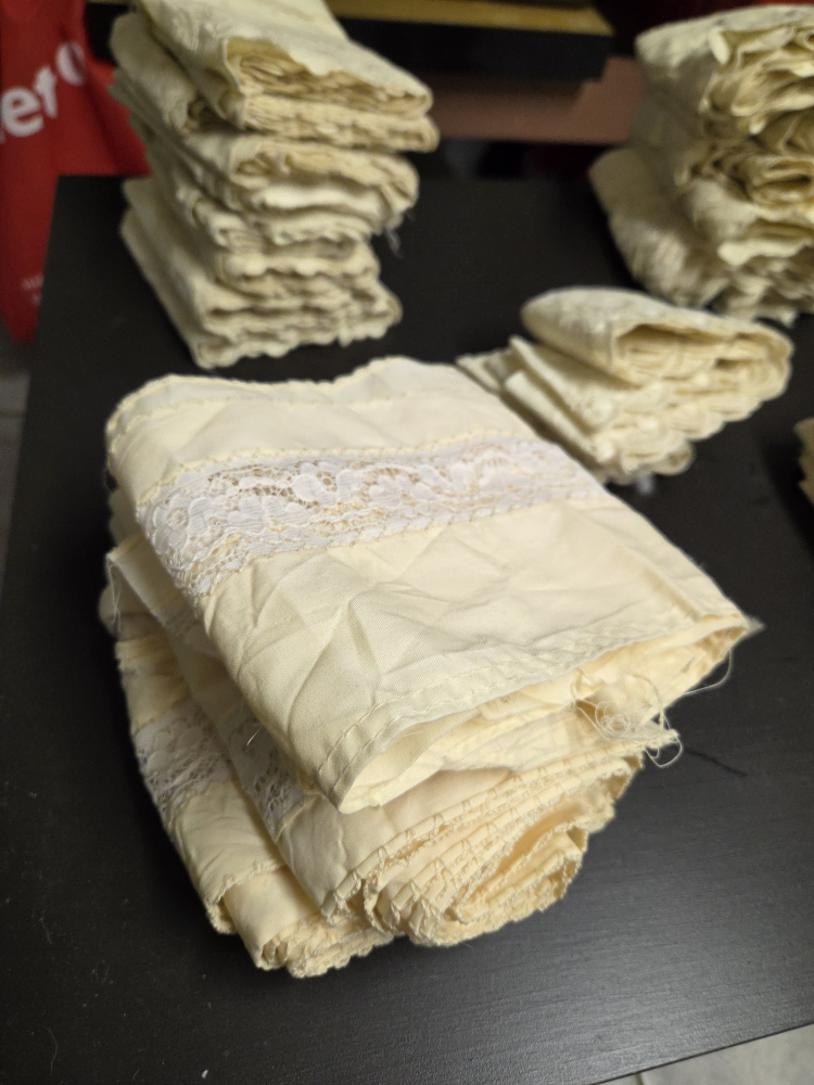 Vintage Embroidered Trim - photo 2
