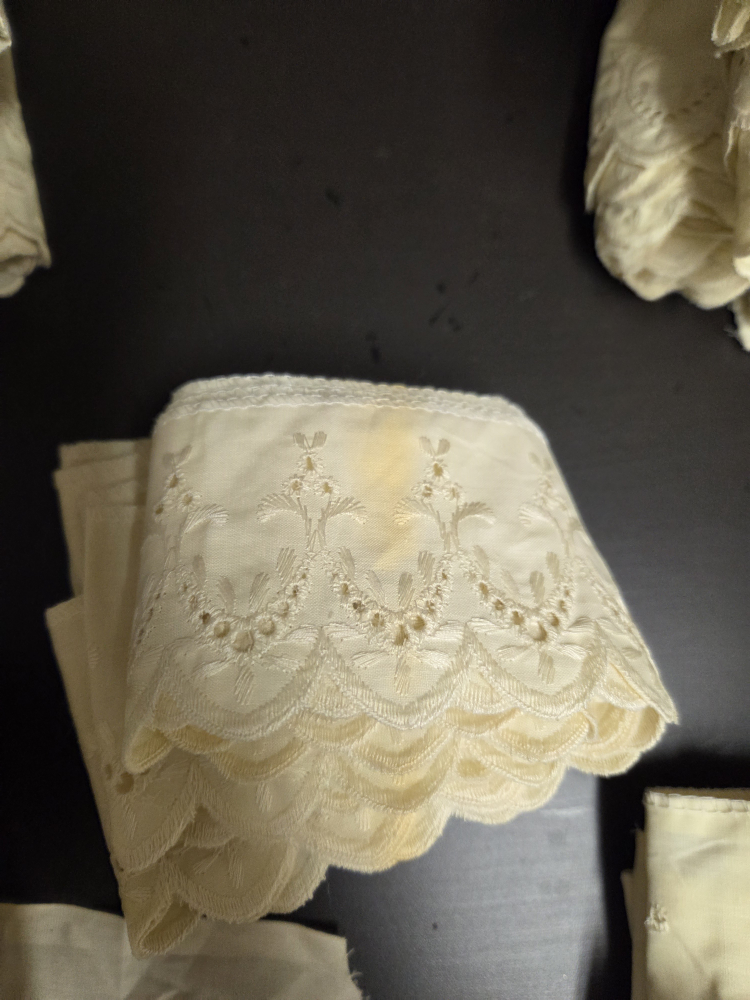 Vintage Embroidered Trim - photo 4