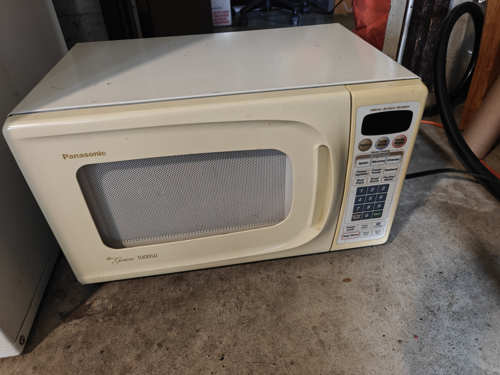 Panasonic The Genius 1000W Microwave 🥕