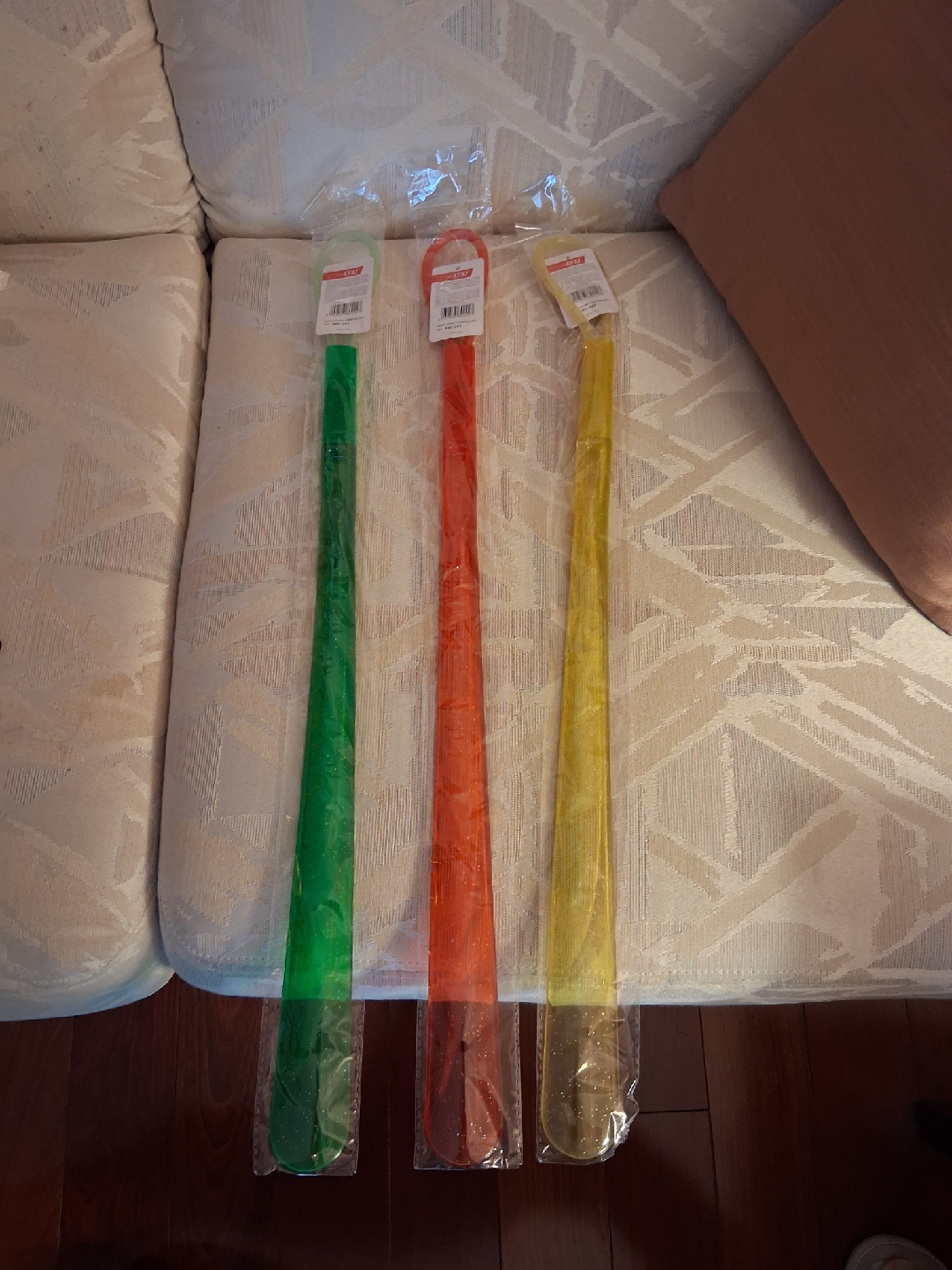 Plastic colored shoe horns - 24"