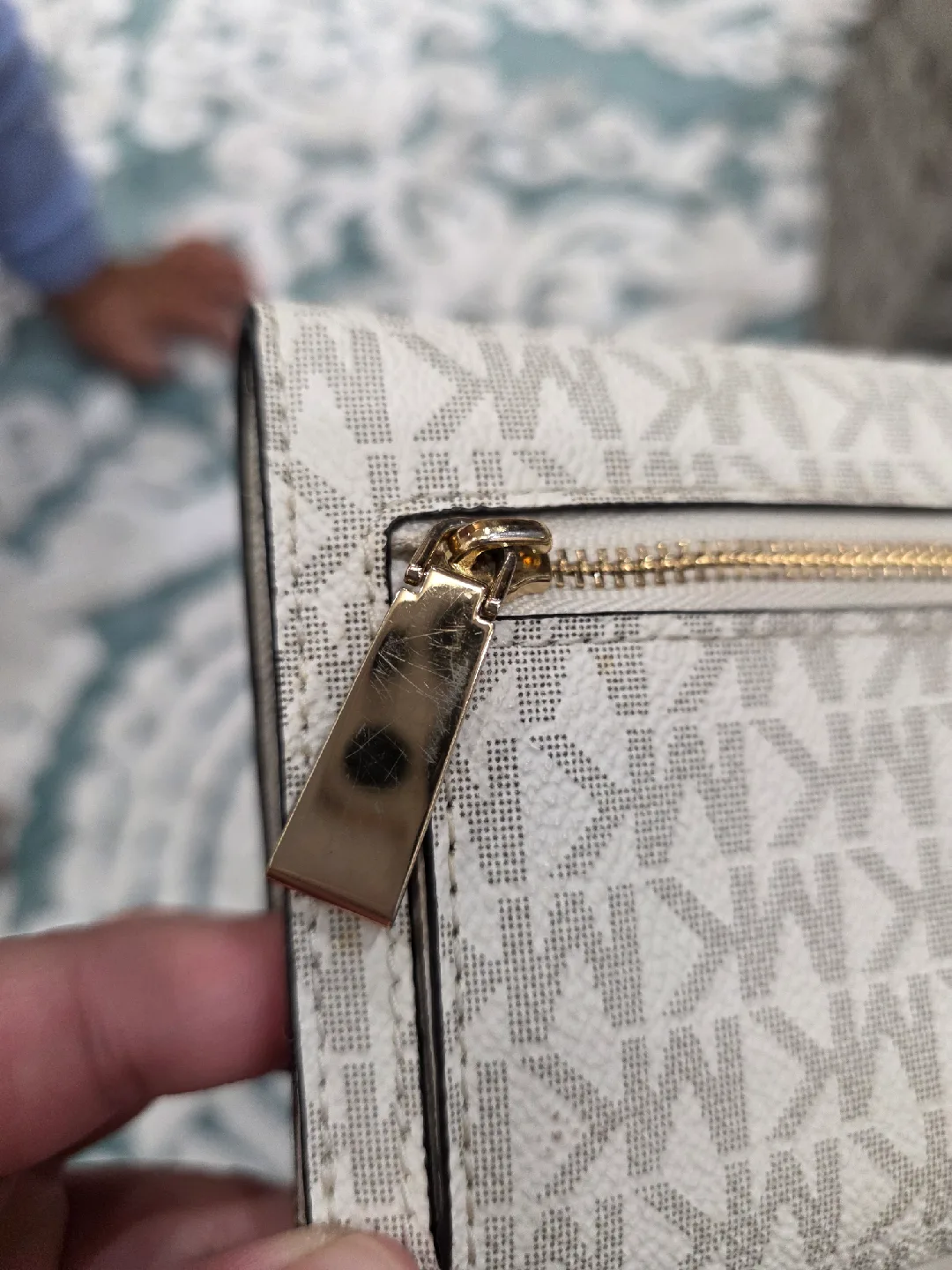 Michael Kors Wallet image indicator(3)