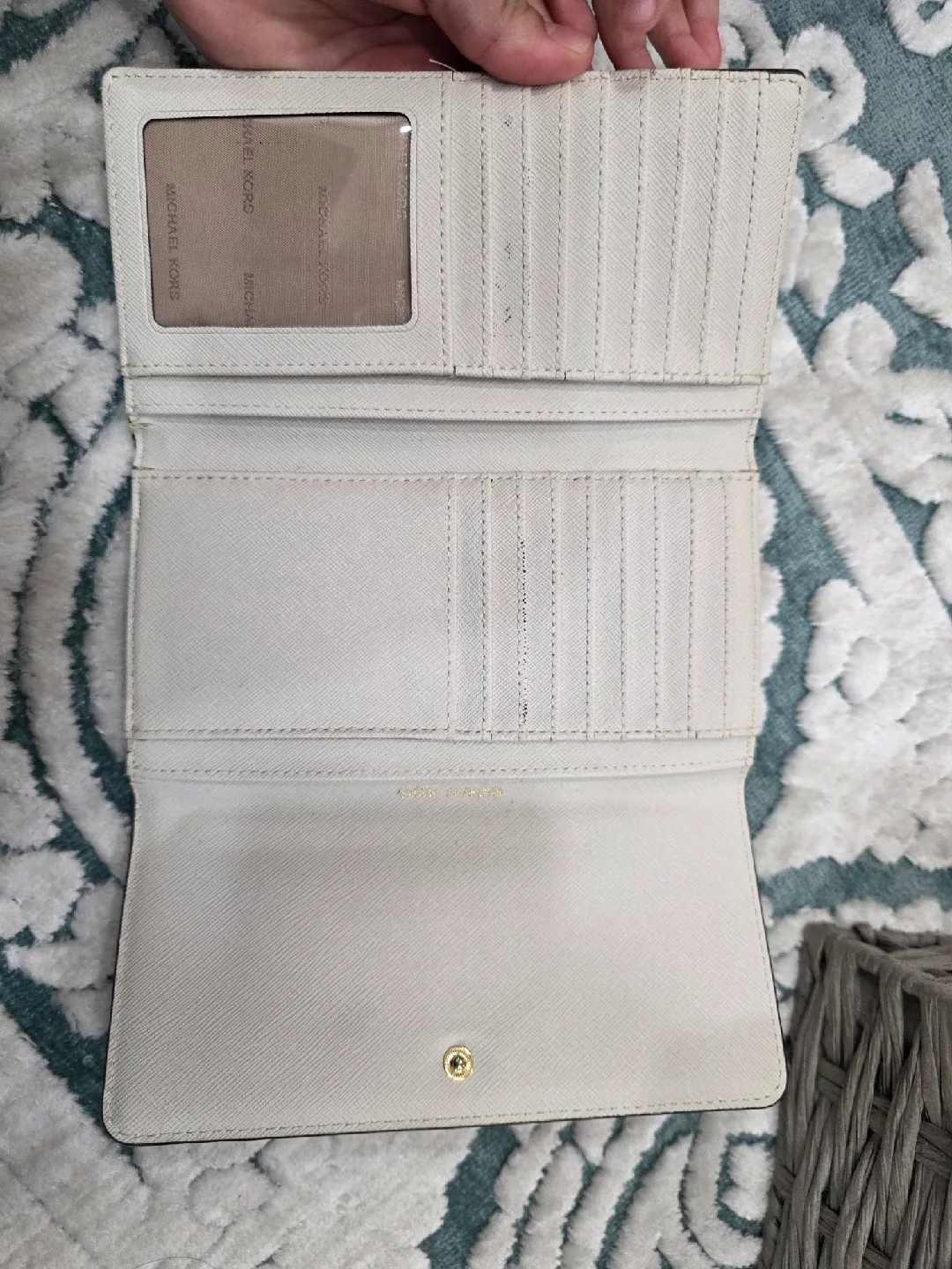 Michael Kors Wallet image indicator(4)