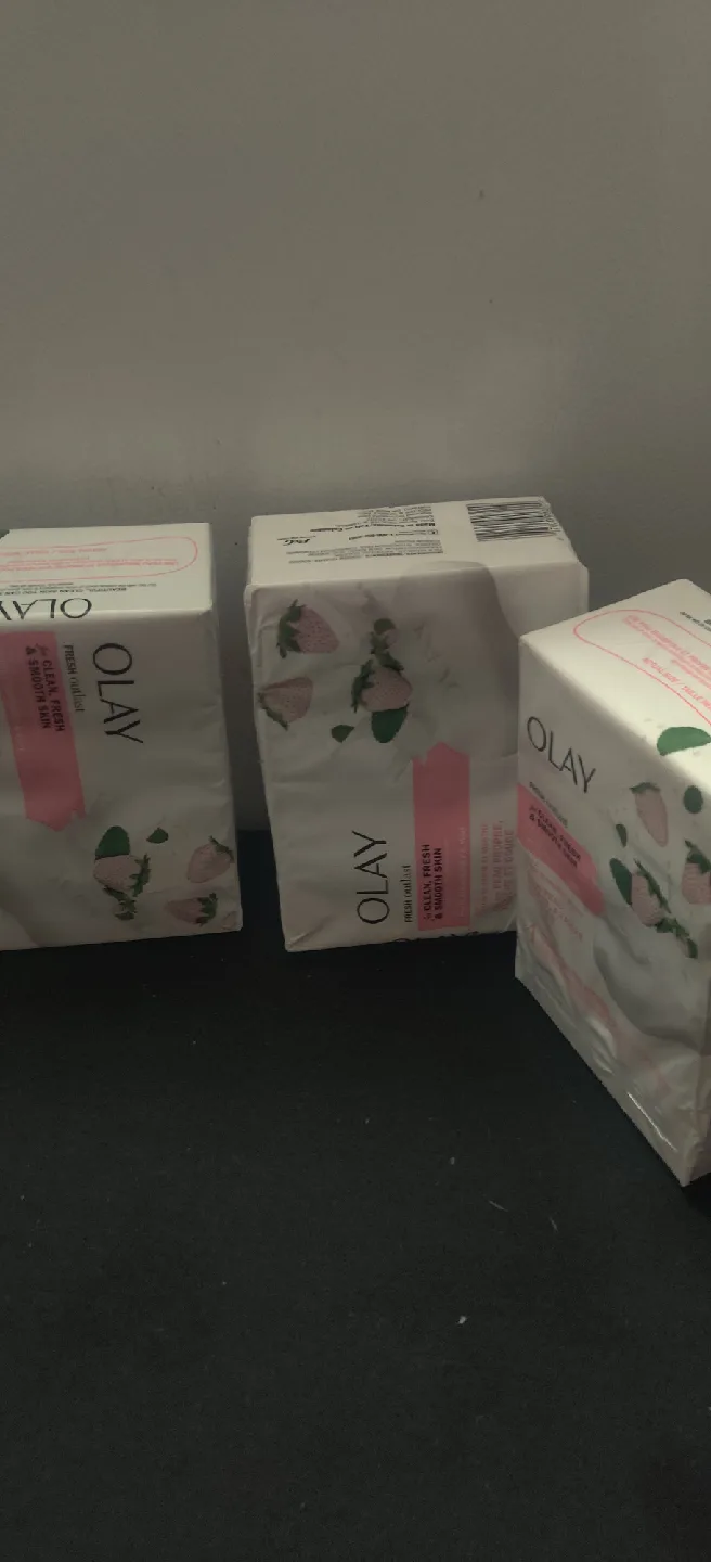 Olay Fresh Outlast White Strawberry & Mint Soap (4 Bars)x3 boxes thumbnail