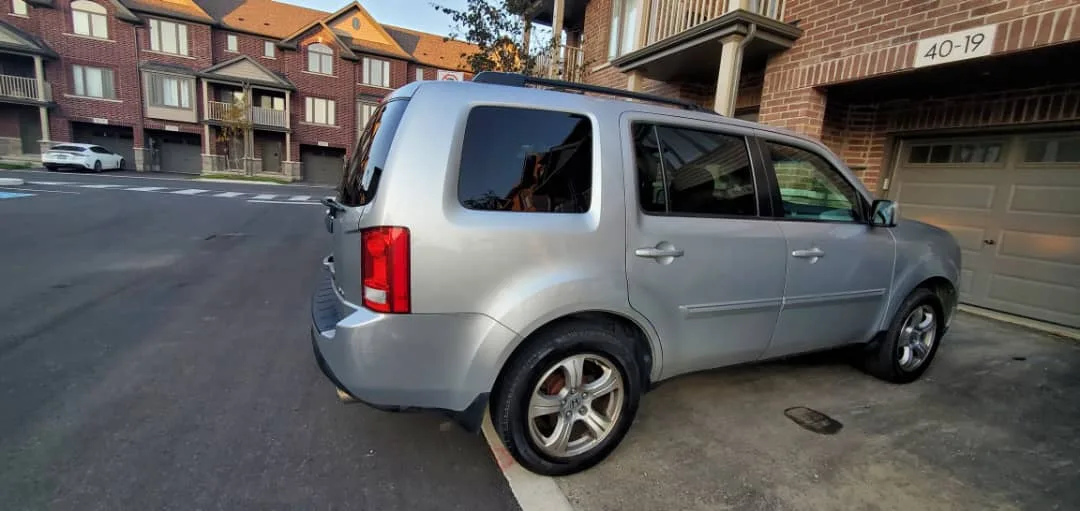 Selling my 2012 Honda pilot. image indicator(3)