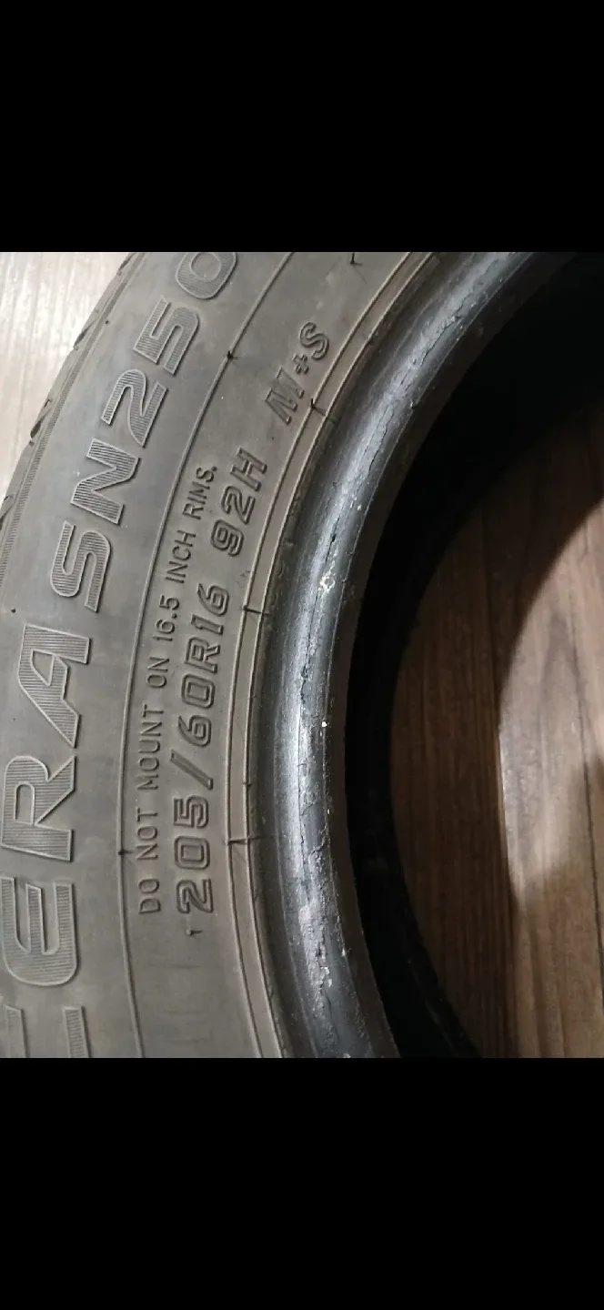 Pirelli P4 Four Seasons Plus 205/60R16 Tires - Set of 4 image indicator(2)