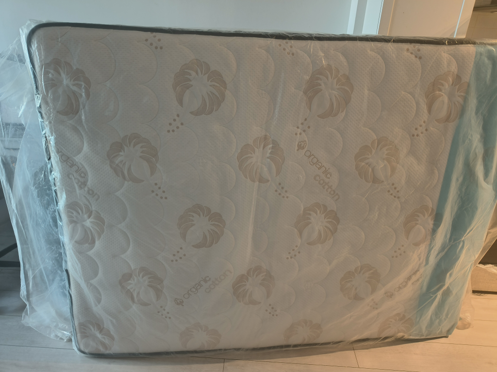 Queen size Mattress with bed box - photo 2
