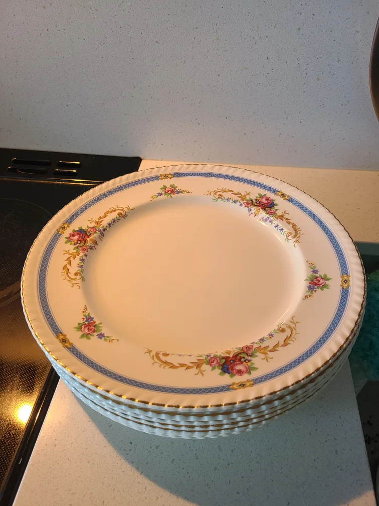 Johnson Bros England Floral Dinner Plates image indicator(5)