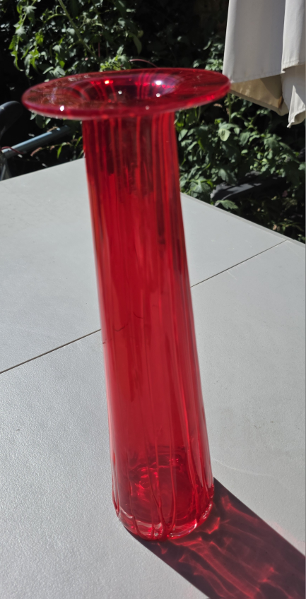 Red Art Glass Vase - photo 3
