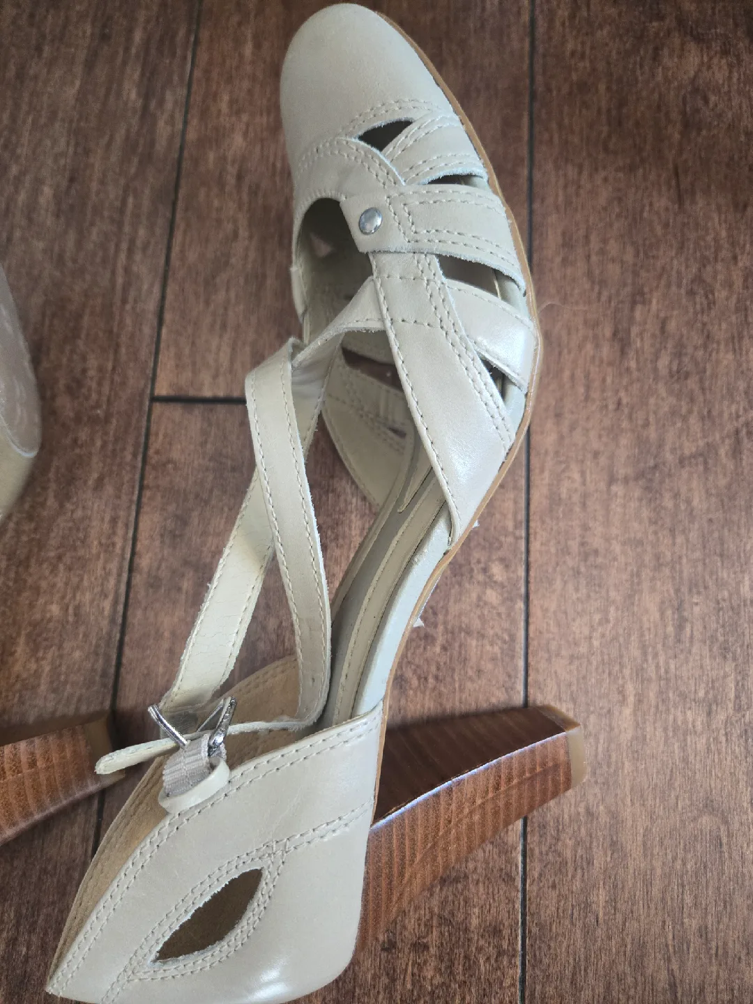 Naturalizer N5 Comfort Elaine Heels - Size 8M image indicator(2)