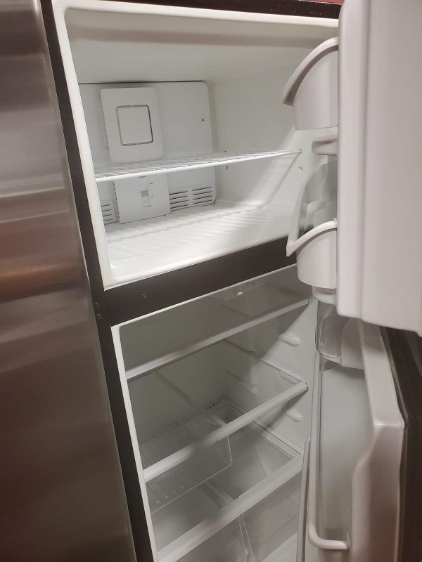 White Whirlpool Top Freezer Refrigerator - photo 2