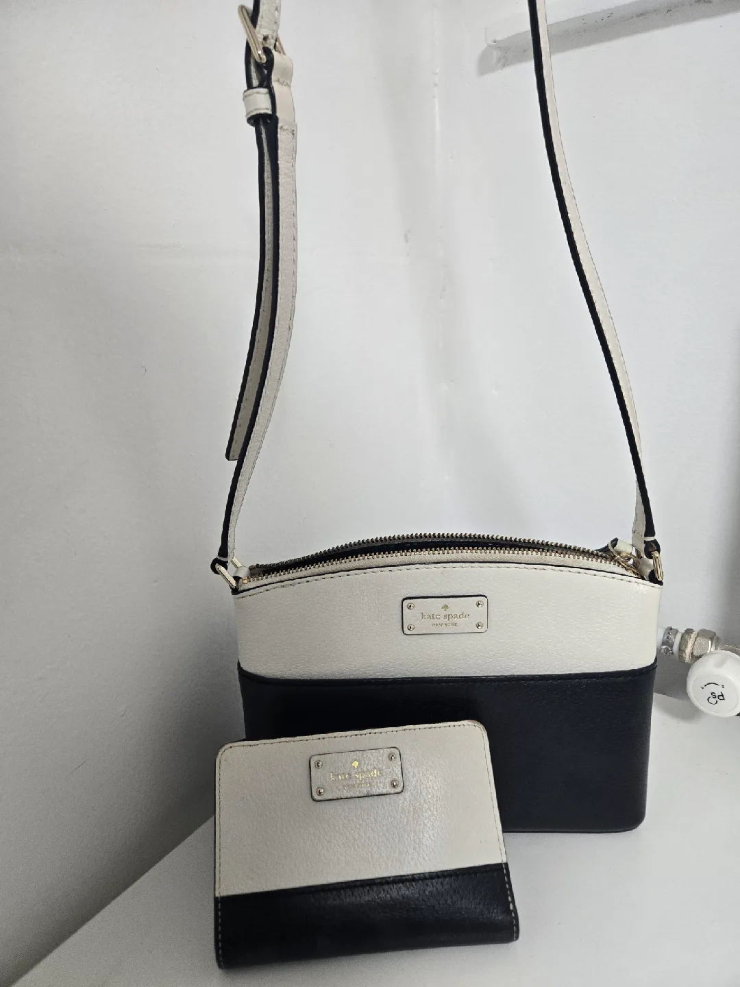 Kate Spade Black & White Purse with Matching Wallet thumbnail