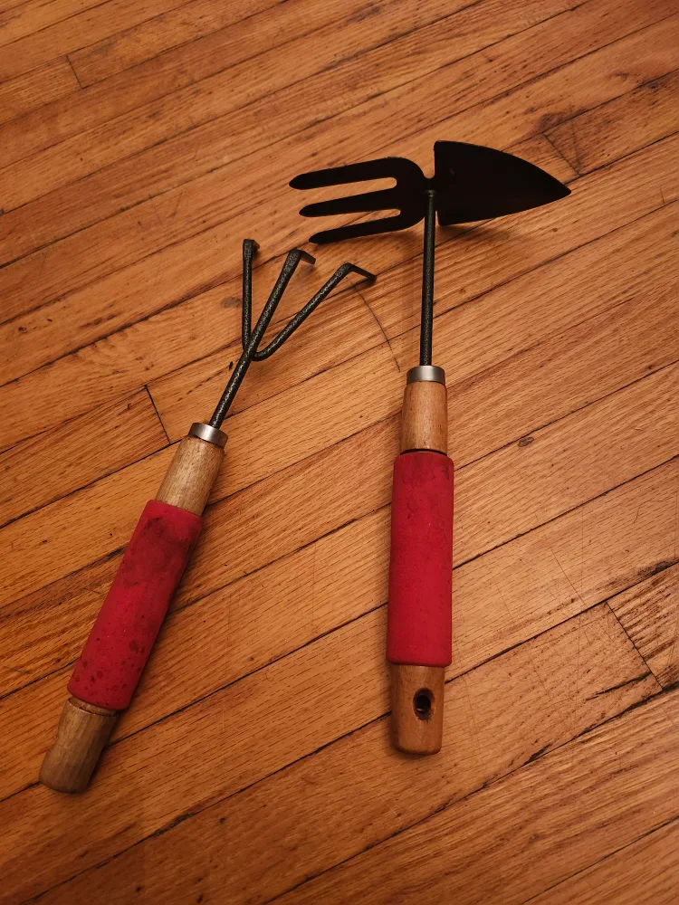 Gardening Hand Tools - Cultivator & Hoe thumbnail