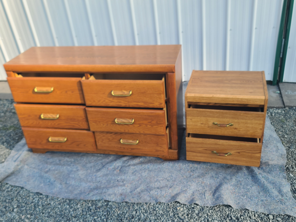 6 DRAWER OAK DRESSER AND NIGHT STAND - photo 2