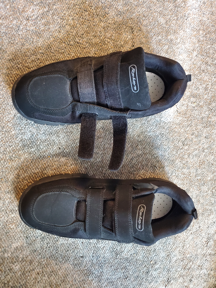 running shoes - photo 2