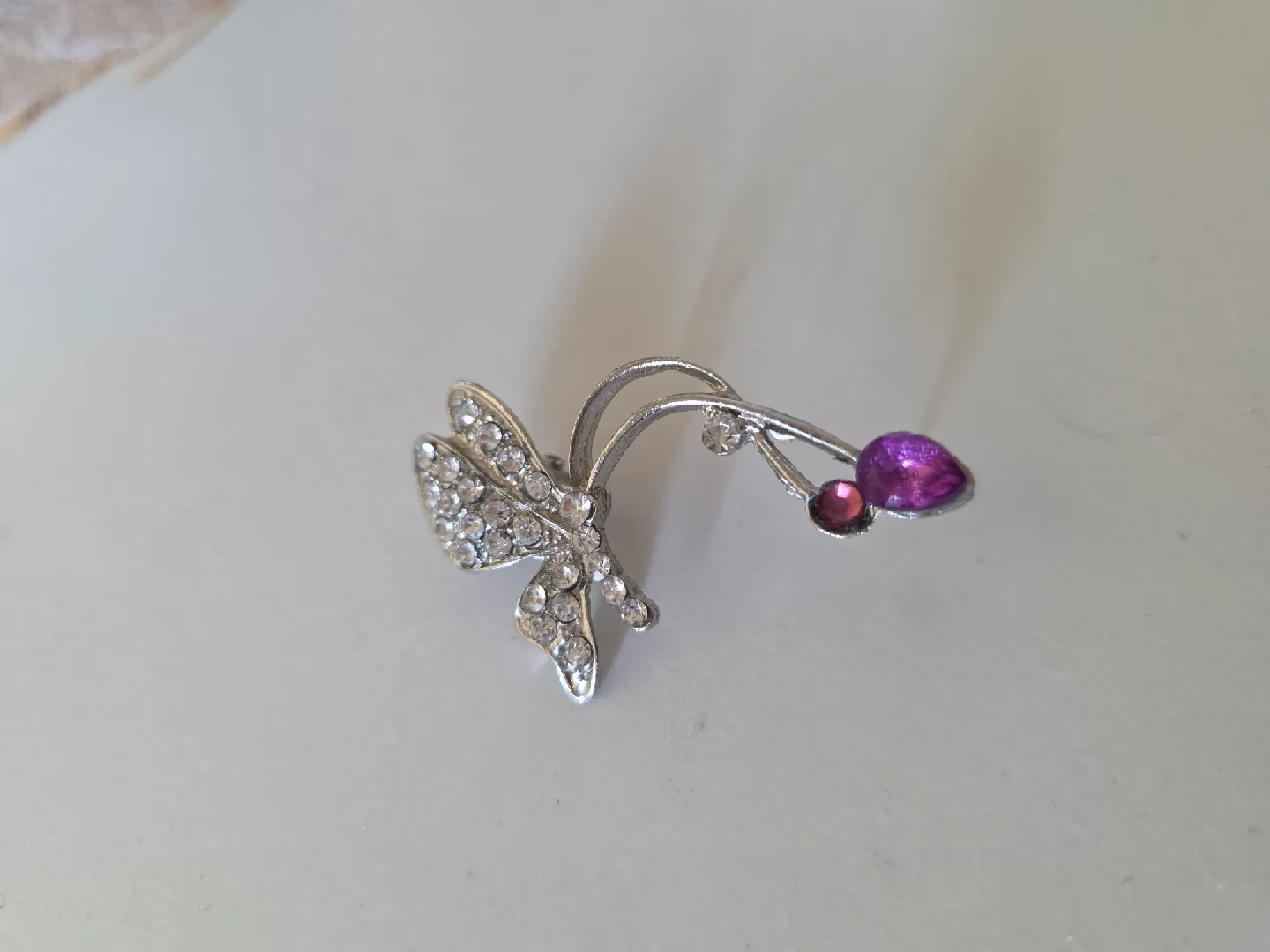 Clip on Butterfly ear cuff with Rhinestones image indicator(2)