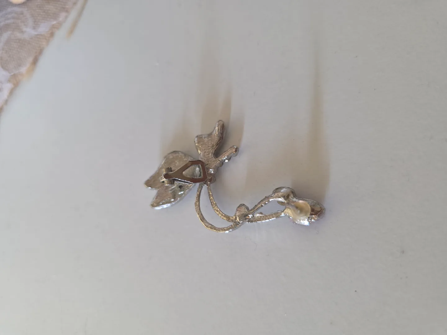 Clip on Butterfly ear cuff with Rhinestones image indicator(3)