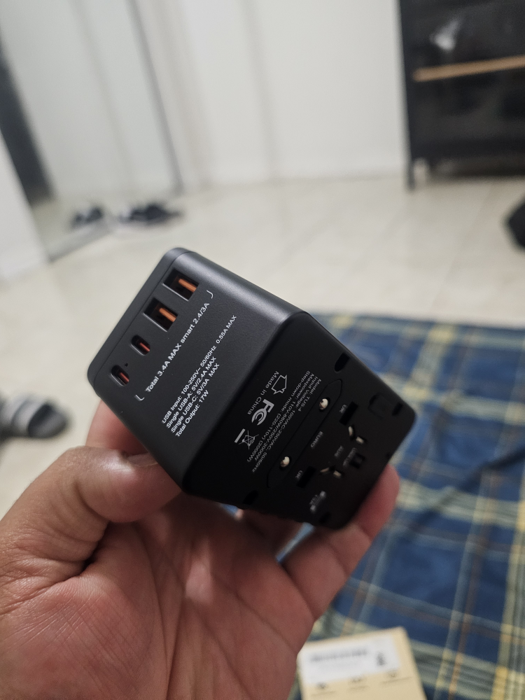 VINTAR Universal Travel Adapter - Black - photo 3